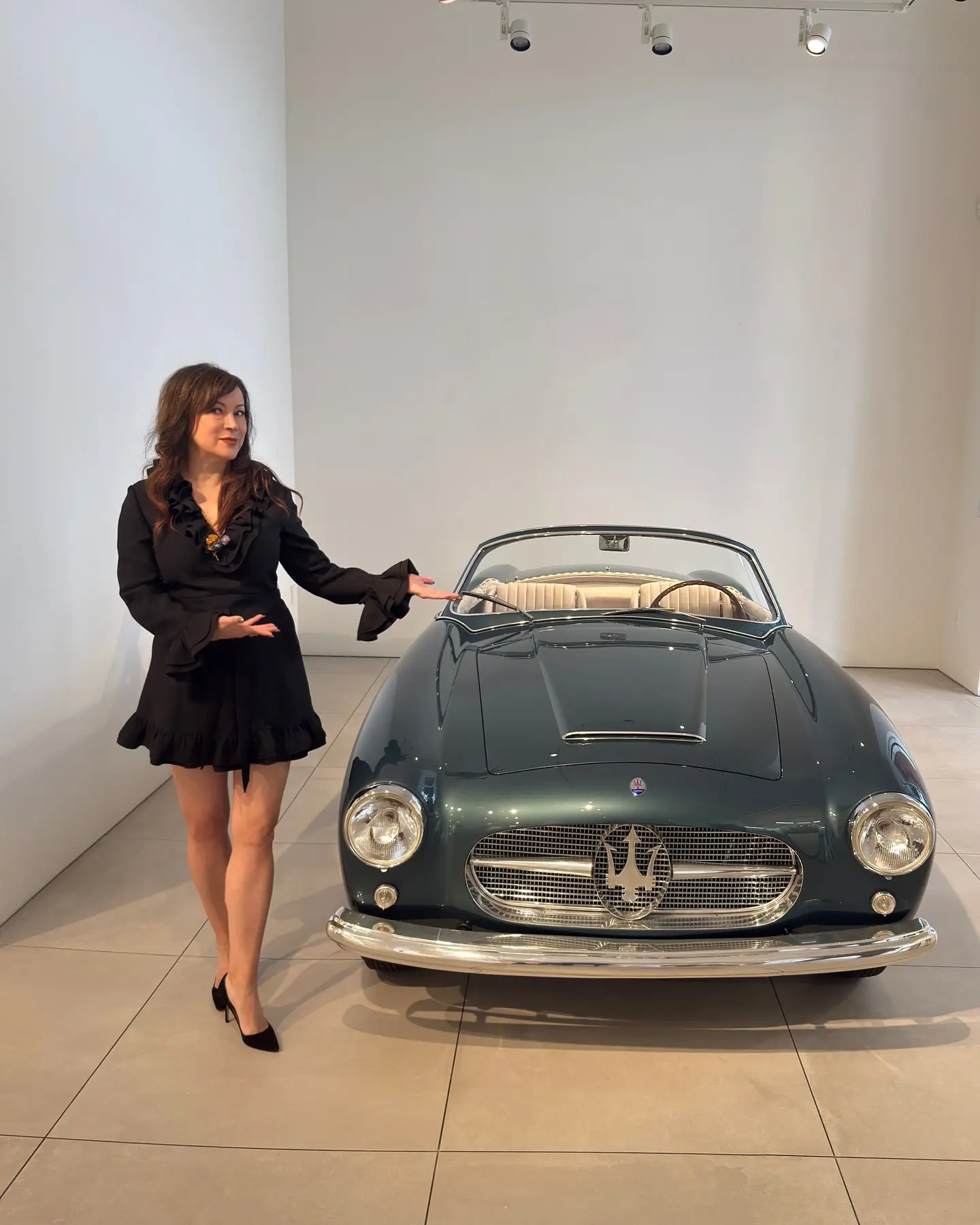 Jennifer Tilly Explores Art, Jewelry, And Rides at Sotheby's