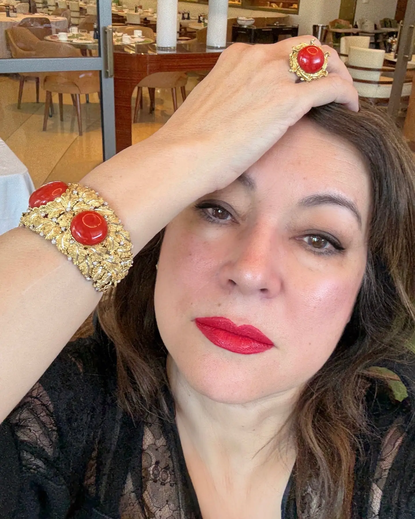 Jennifer Tilly Shines at Bonhams Jewelry Luncheon Actress And Poker Explores Rare Gem Creations During Exclusive Beverly Hills Preview Event