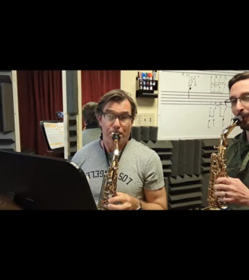 Jerry O’Connell Embraces Sax Lessons For Maple Leafs
