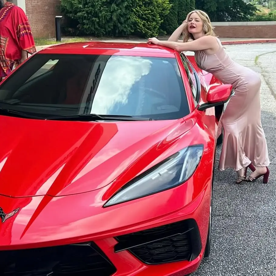 Jessica Hillis’ Bold Car Scene and Feet Reveal