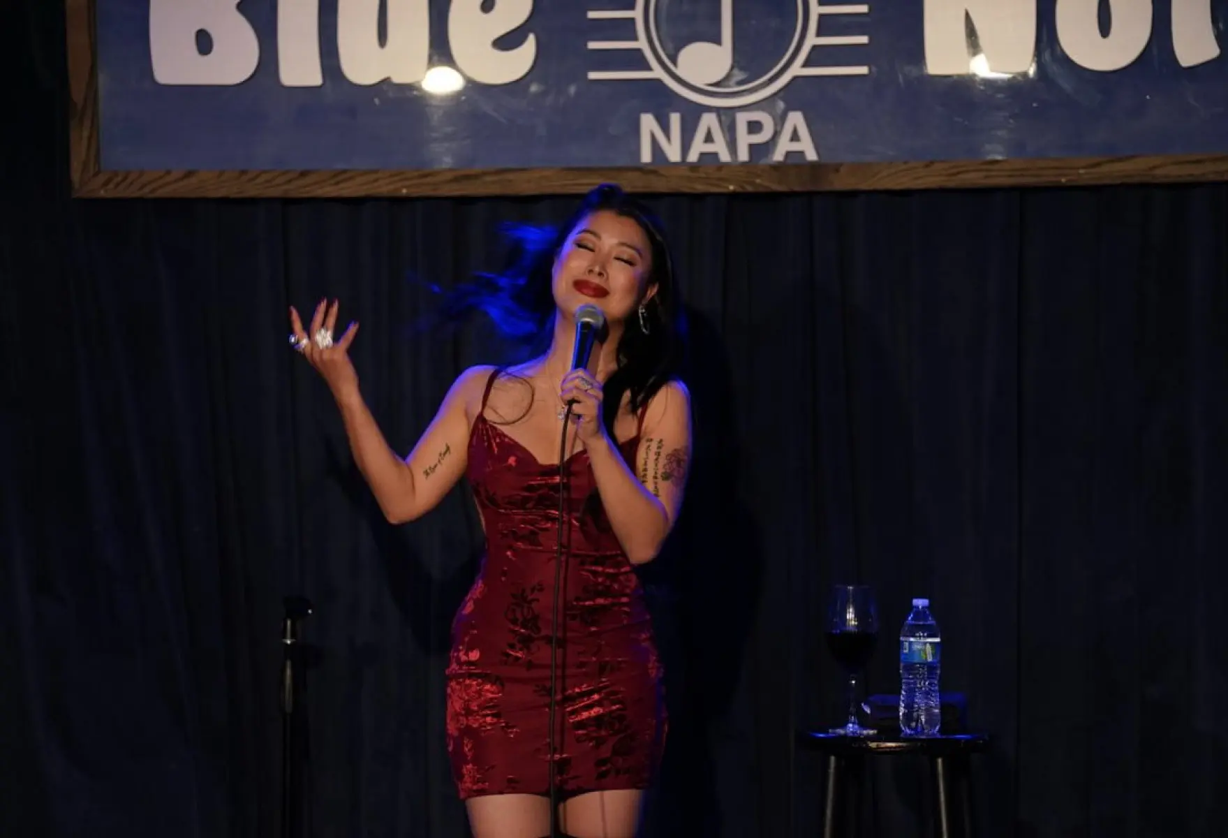Jiaoying Summers Shines At Napa With Sold-Out Shows Stand-up comedian Jiaoying Liang wows audiences in Napa, heading next week to Vegas! - WOW