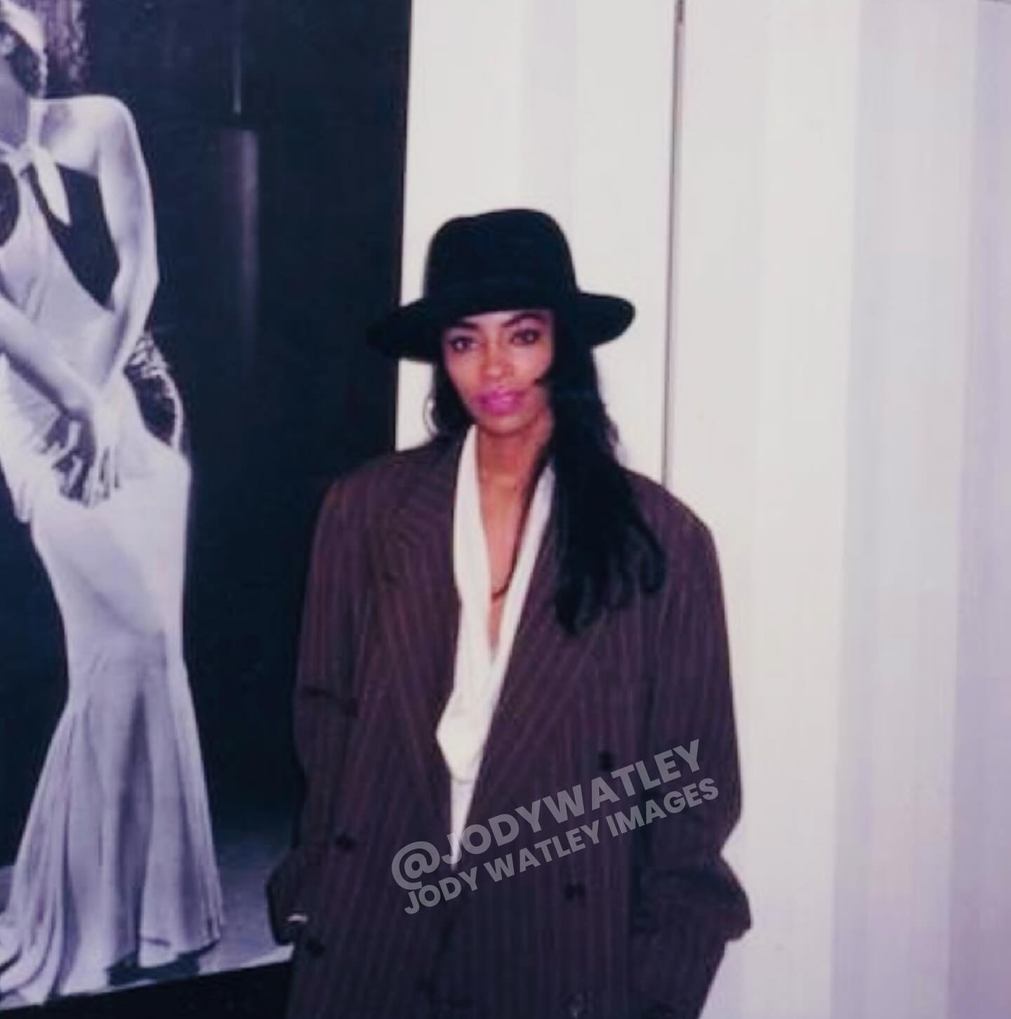 Jody Watley’s Vintage Style Revival A throwback post from 1986 echoes Jody’s signature vintage flair with timeless elegance!!