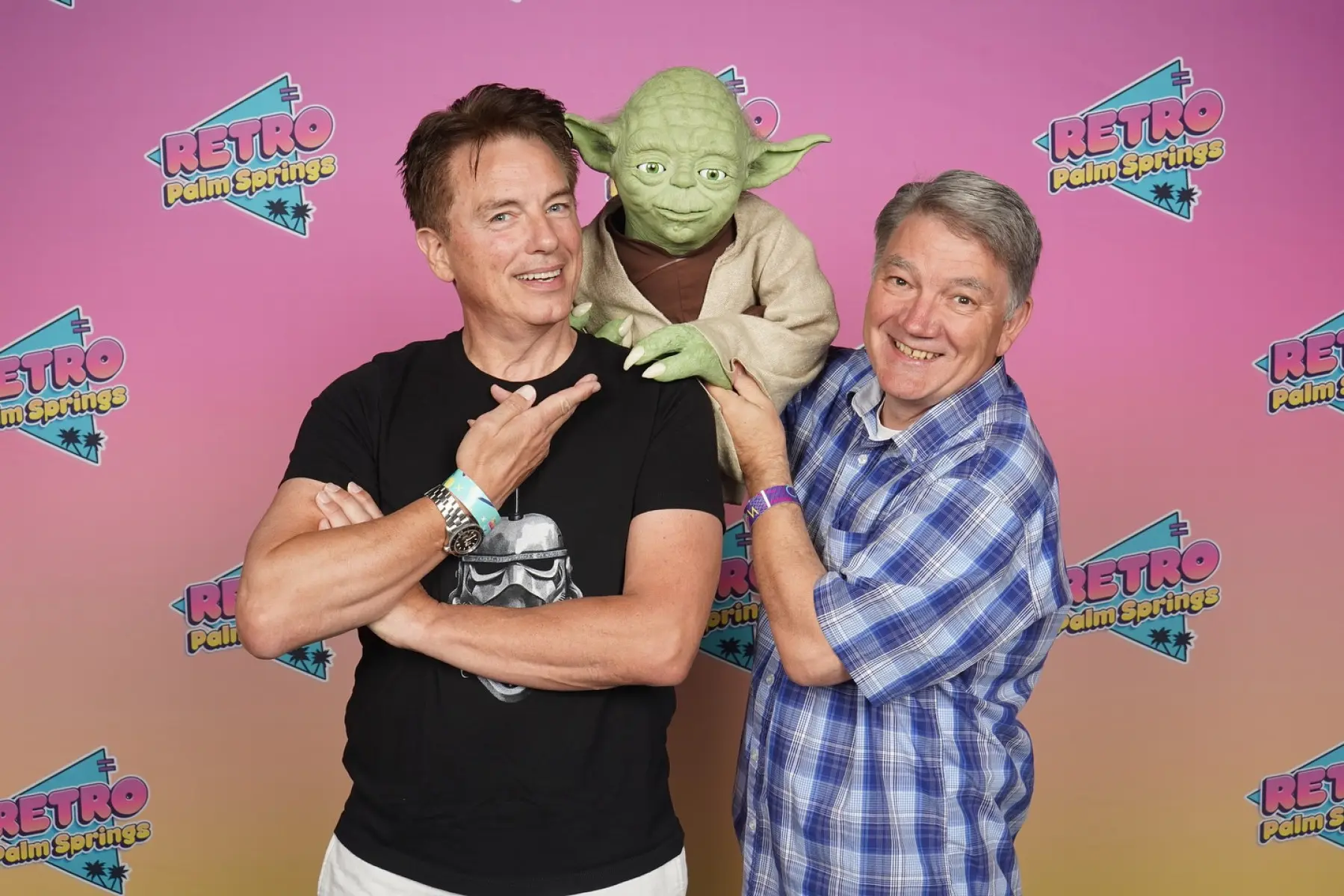 John Barrowman Celebrates Star Wars at Palm Springs Con John Barrowman delights in Star Wars fun as he meets Yoda and David Barclay in Palm Spring.