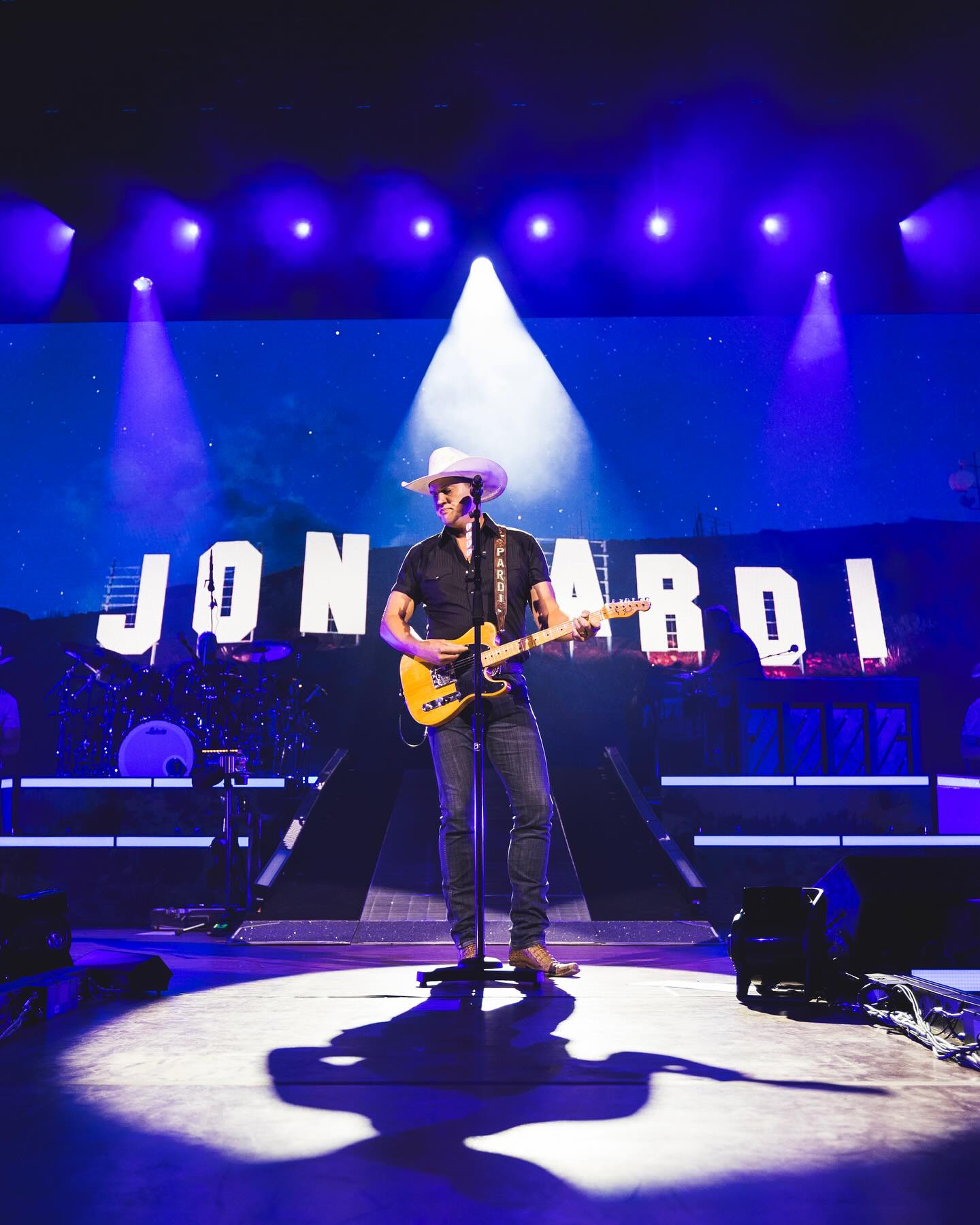 Jon Pardi’s Sold-Out Shows Ignite Albuquerque Night Jon Pardi energizes his tour with sold-out shows, drawing fans from Prescott Valley to ABQ
