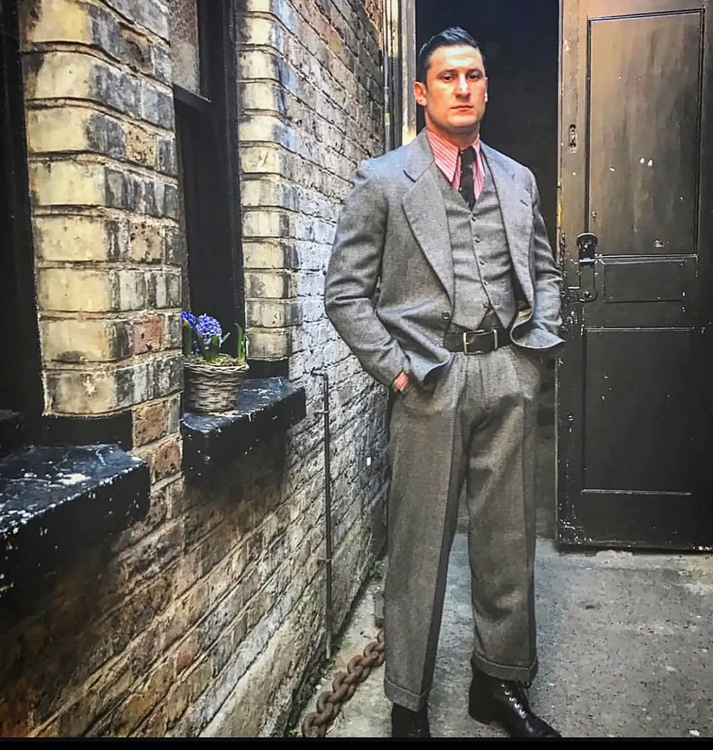 Josh Meyers revives 60s tough style on set, merging vintage film allure and vibrant verve.