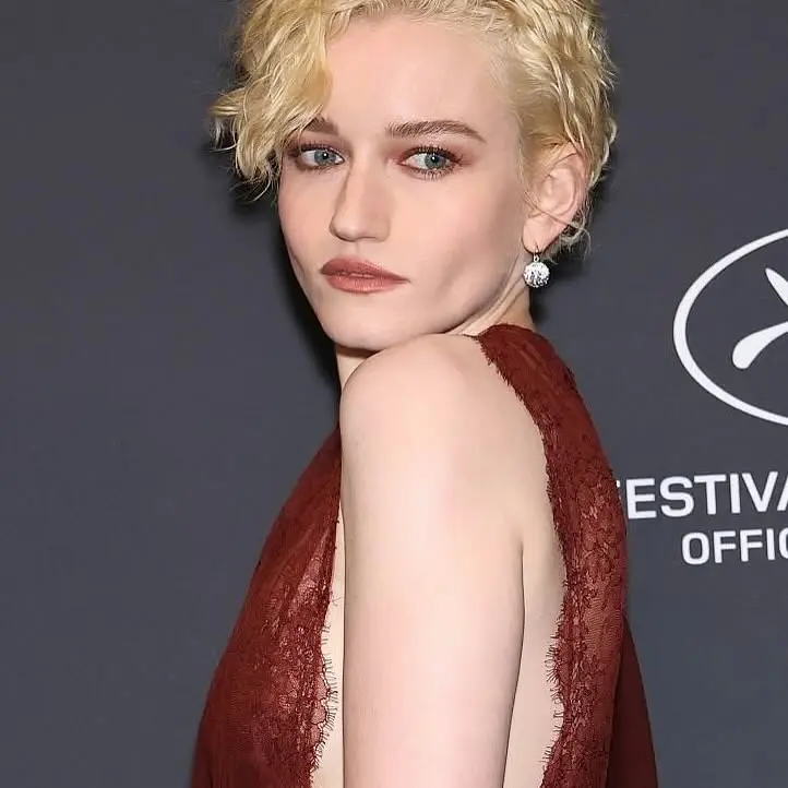 Julia Garner Shines At Kering Awards In Cannes