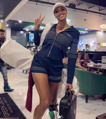 Golfing Actress ignites indoor fun in Texas as stylish ladies revel in a vibrant evening.!