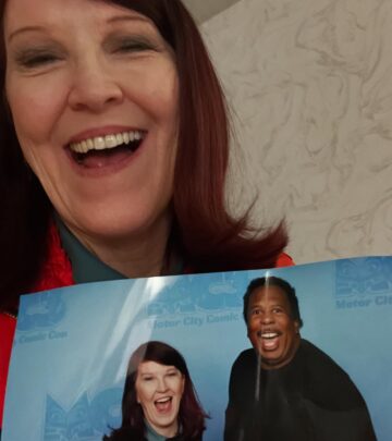 Kate Flannery Thanks Detroit Comic Con Fans