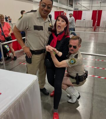 Kate Flannery’s Detroit Comic-Con Antics