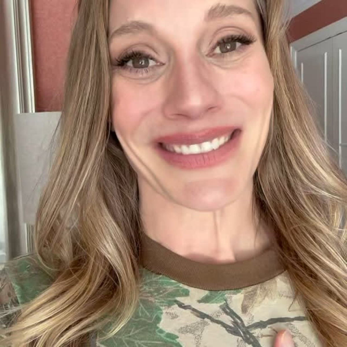 Katee Sackhoff Apologizes For Missing Comic Con Brussels Katee apologizes to fans for missing Comic Con Brussels; vows an exciting October return!