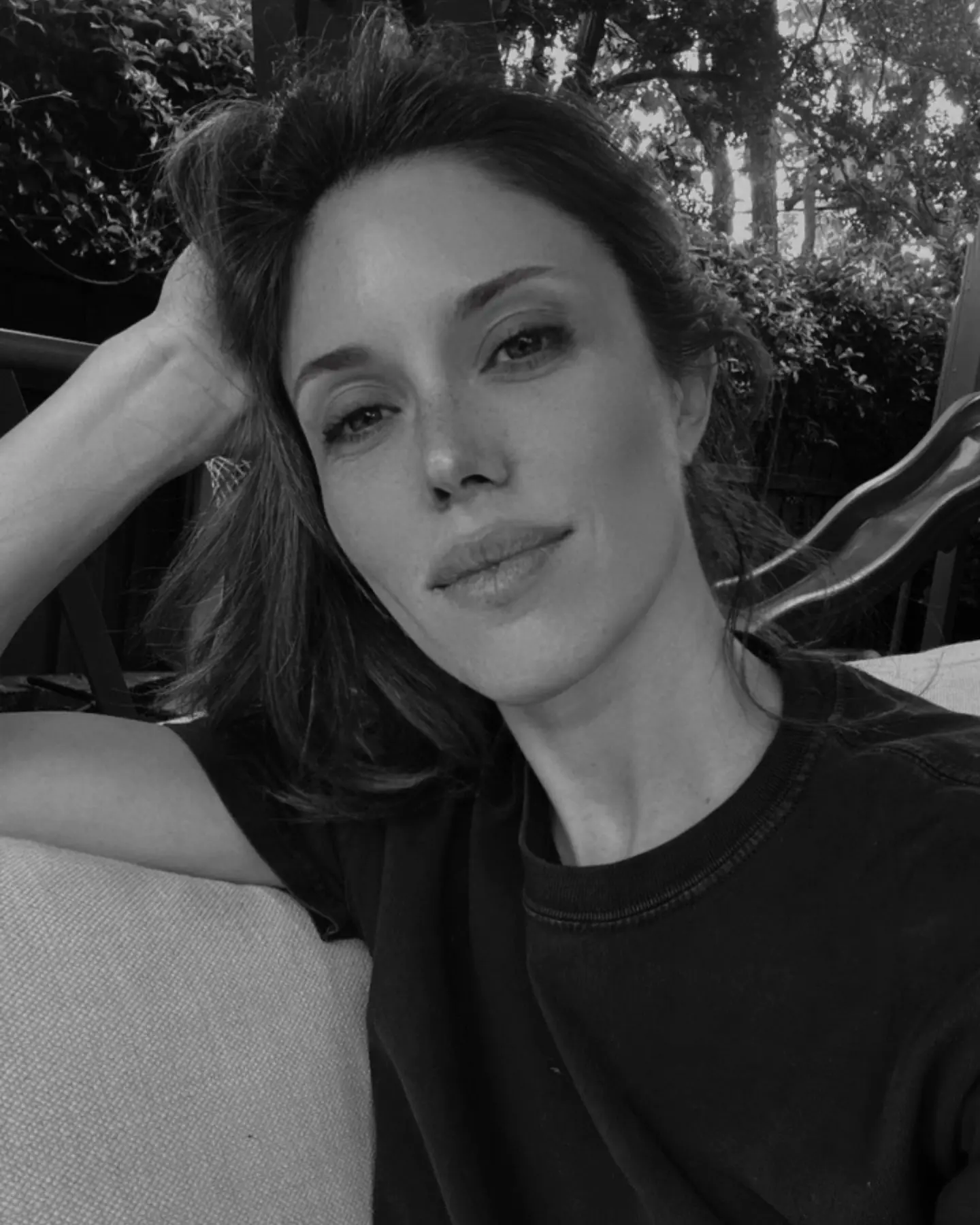 Kayla Ewell’s Summer Anticipation: A Casual Look Kayla Ewell Embraces The Season With A Carefree Attitude As Summer Draws Near & shines now.