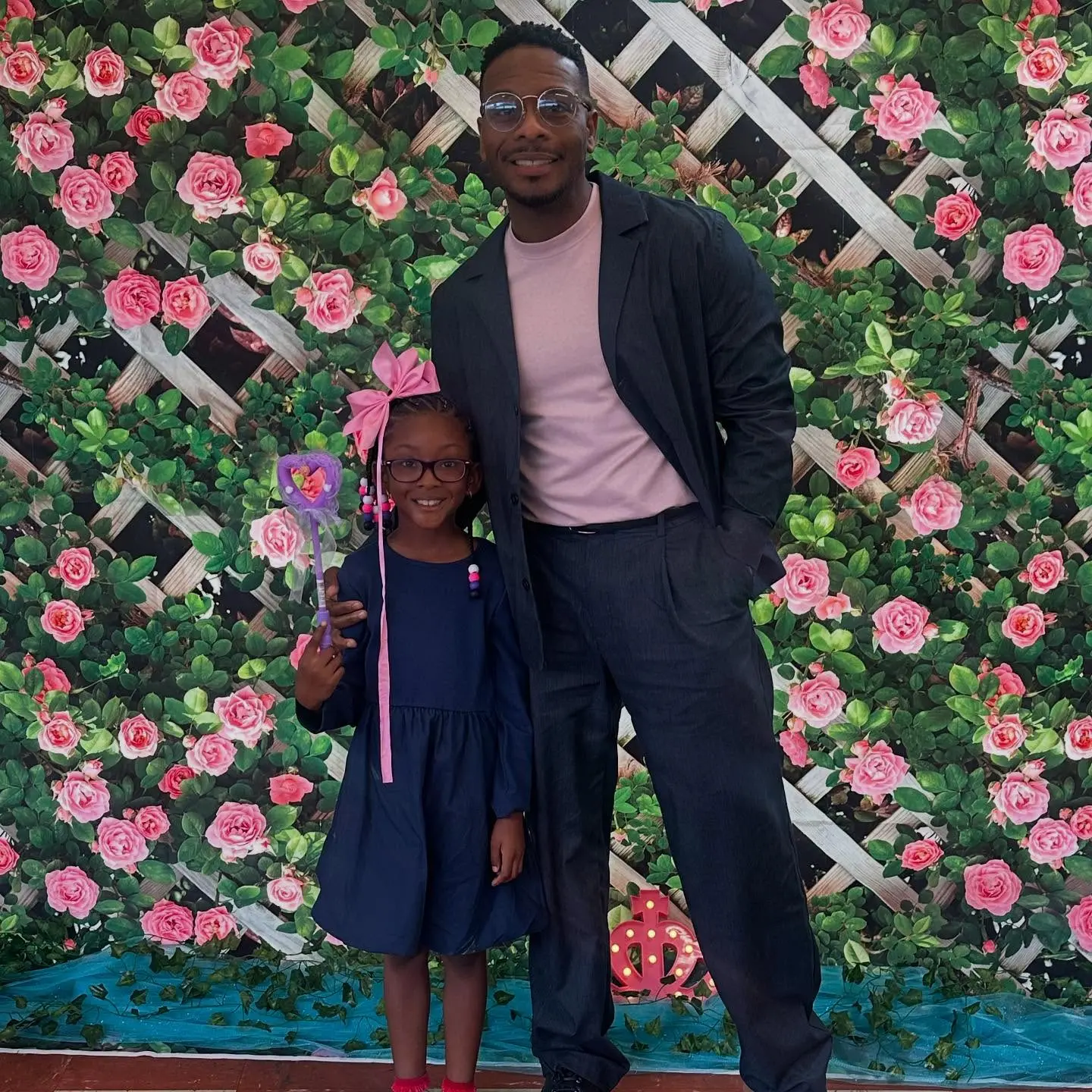 Kel Mitchell Enjoys Whimsical Tea Party With Daughter Kel Mitchell delights fans with a charming tea party moment alongside his beloved daughter!