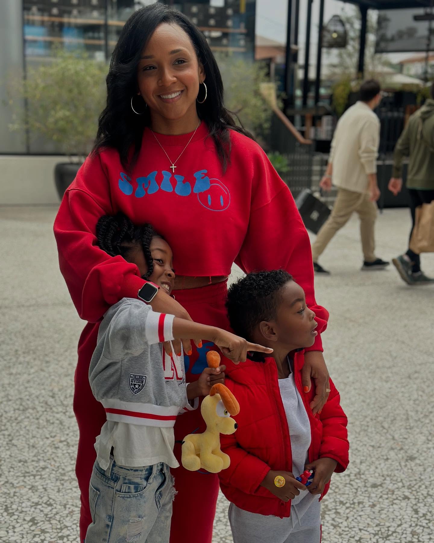 Kel Mitchell honors his lifelines – wife, mom & mother-in-love in a moving tribute today!!