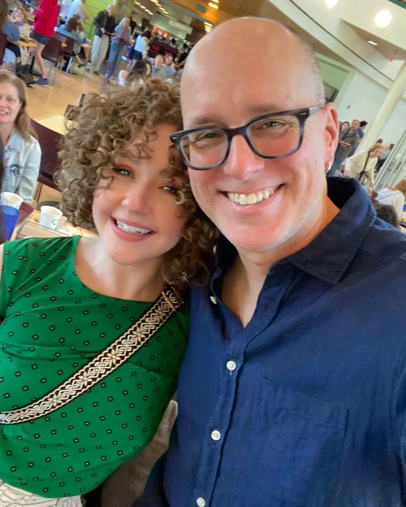 Kelly AuCoin Celebrates Niece’s Grinnell Graduation Beloved screen actor honors a new college graduate with a heartwarming Instagram shout-out