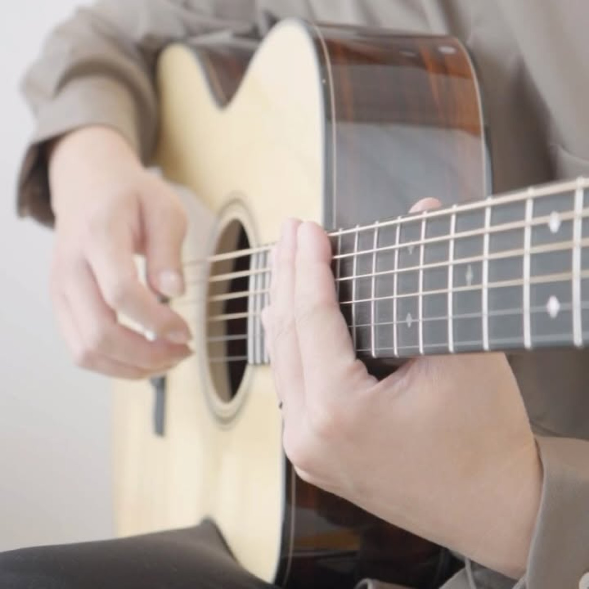 Kenta Yago Releases New Acoustic TAB for Butterfly Acoustic guitar maestro Kenta Yago unveils a captivating TAB for his new piece 'Butterfly'