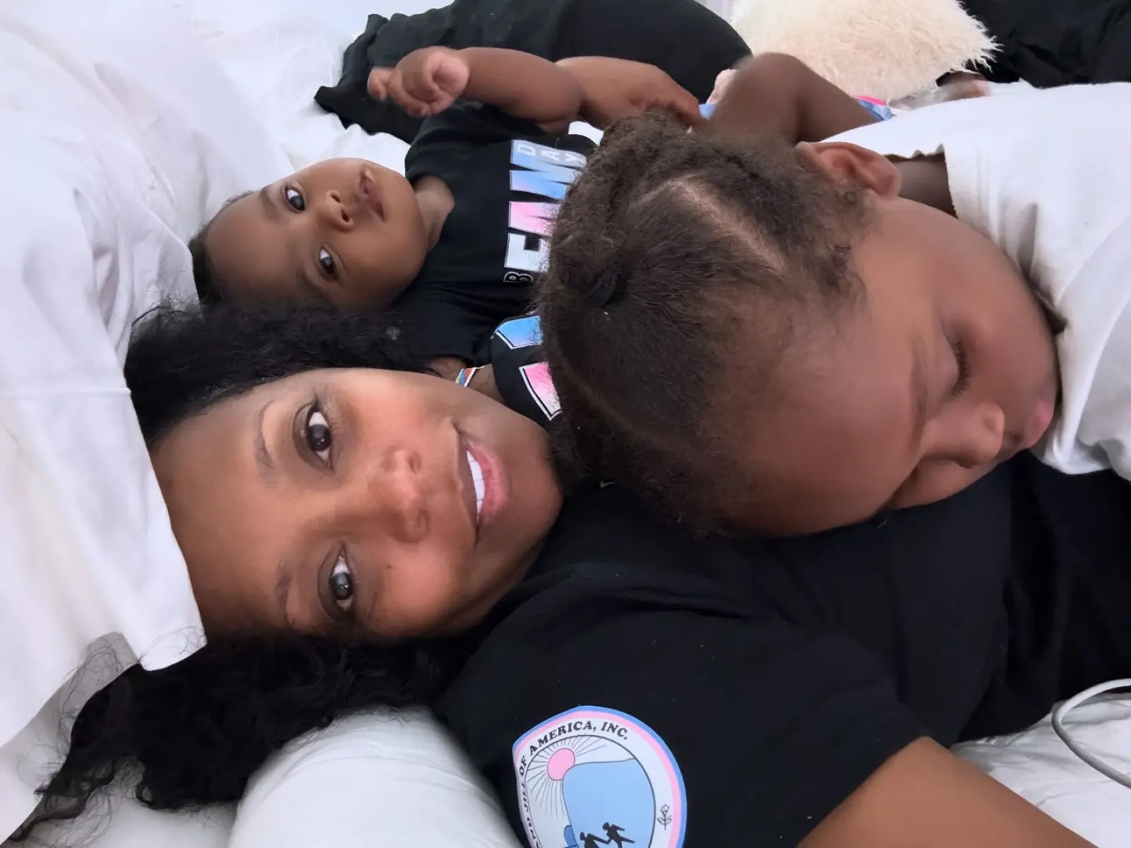 Beloved TV star shares tender family moment with her children, capturing pure joy and love!