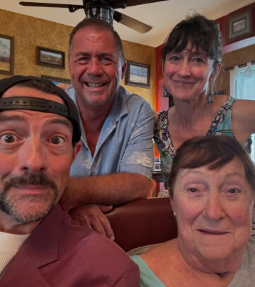Kevin Smith Celebrates Mother’s Day With Family In Florida