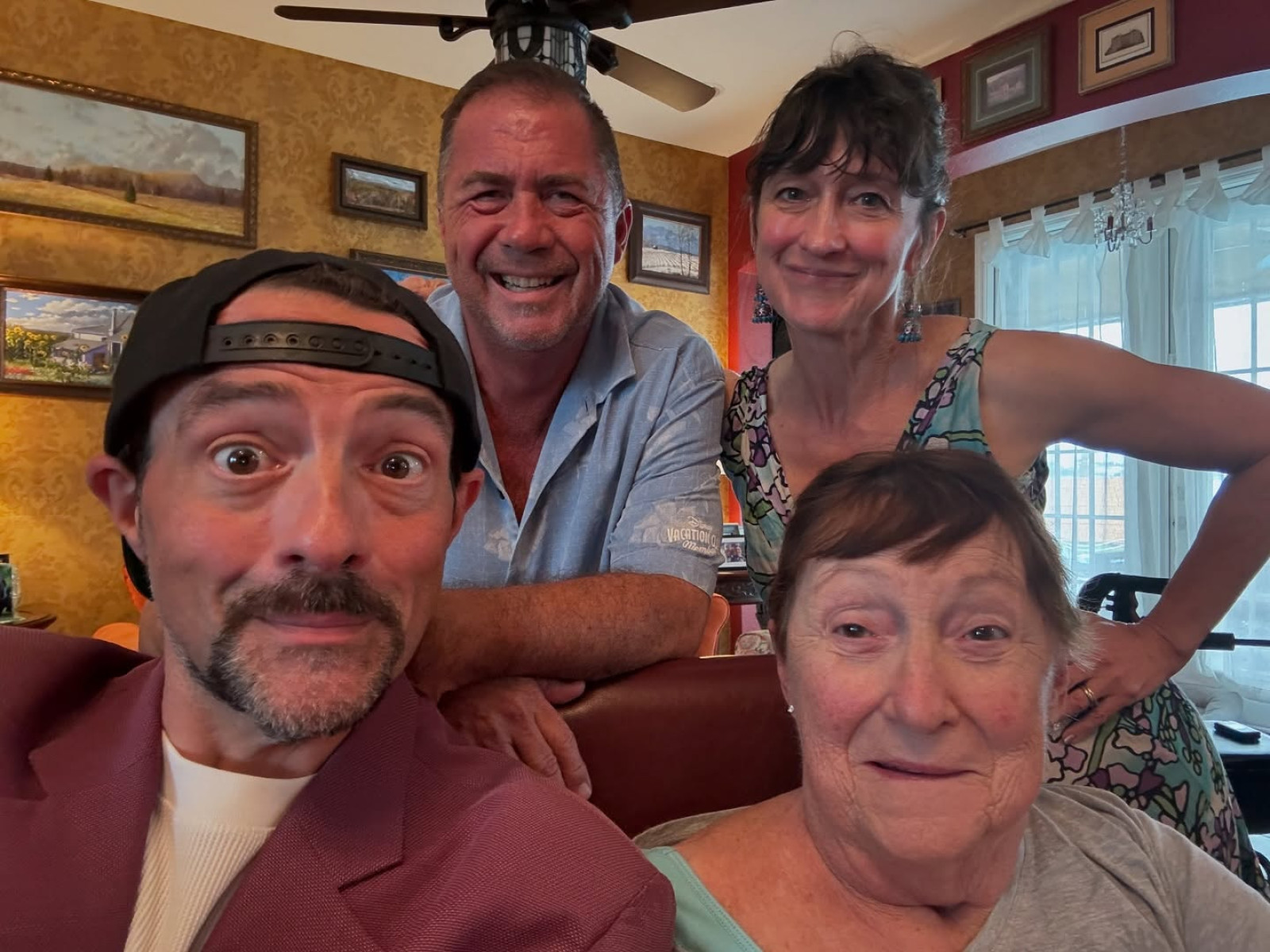 Kevin Smith Celebrates Mother’s Day With Family In Florida Kevin celebrates a warm Mother’s Day amid joyful family reunions on his grand tour -Vibes