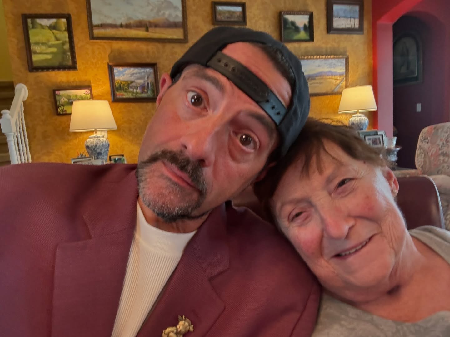 Kevin Smith Celebrates Mother’s Day With Family In Florida