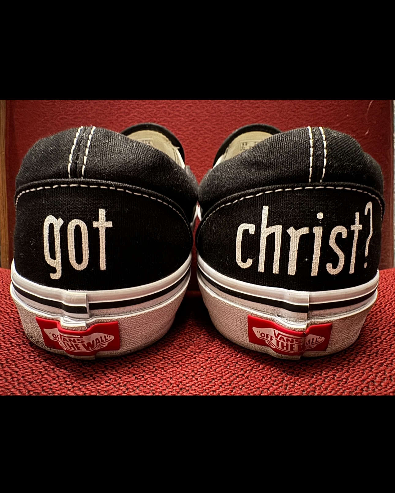 Kevin Smith Unveils Custom Sneakers On Dogma Tour