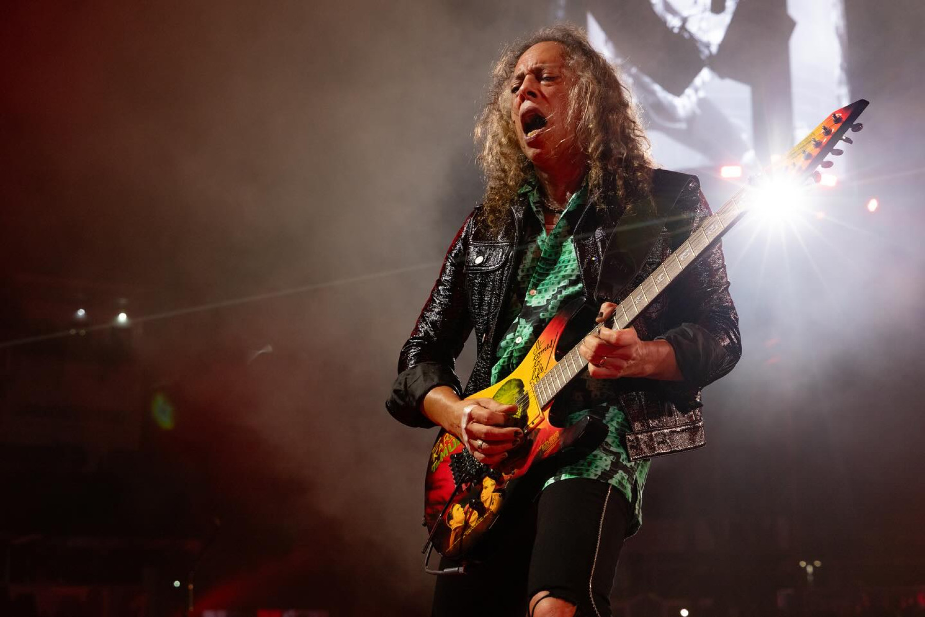 Kirk Hammett Heads To Philadelphia Metallica's lead guitarist Kirk Hammett readies for a Philly show, engaging fans on the move!!