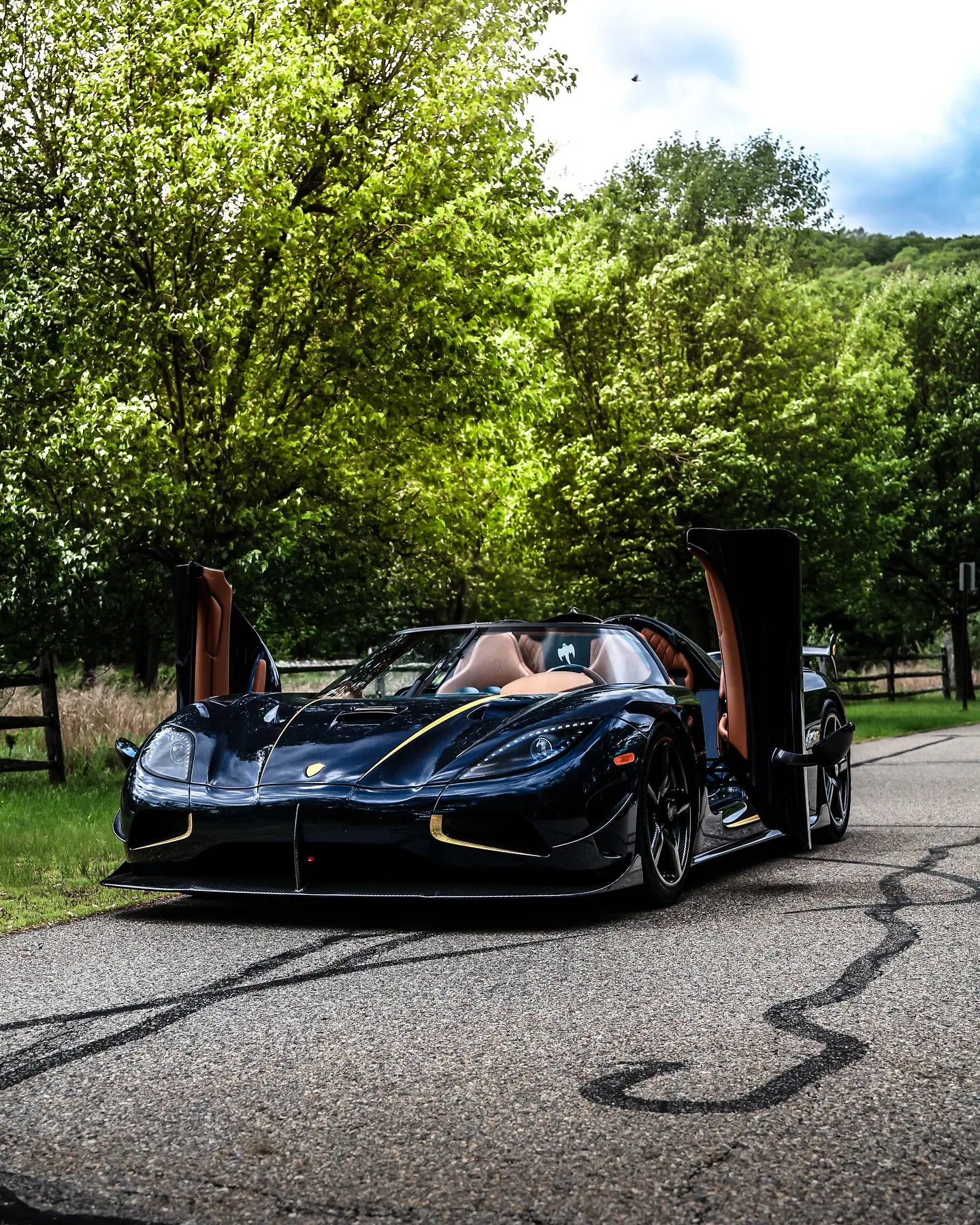 Koenigsegg Agera RS: Blue Carbon And Gold Accents Exquisite Koenigsegg Agera RS in blue carbon and rich gold accents amaze auto enthusiasts.