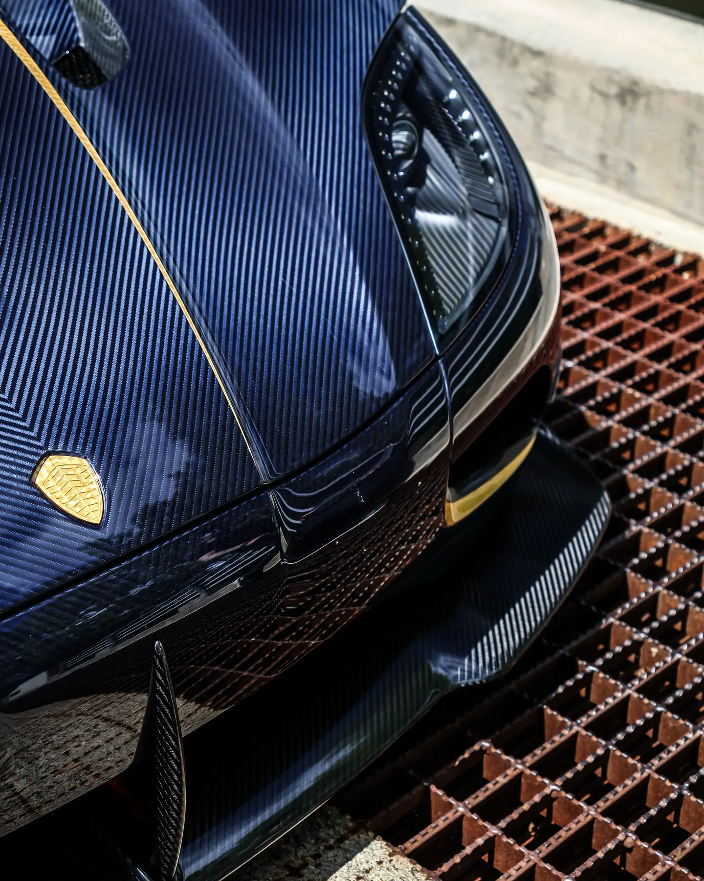 Koenigsegg Agera RS: Blue Carbon And Gold Accents