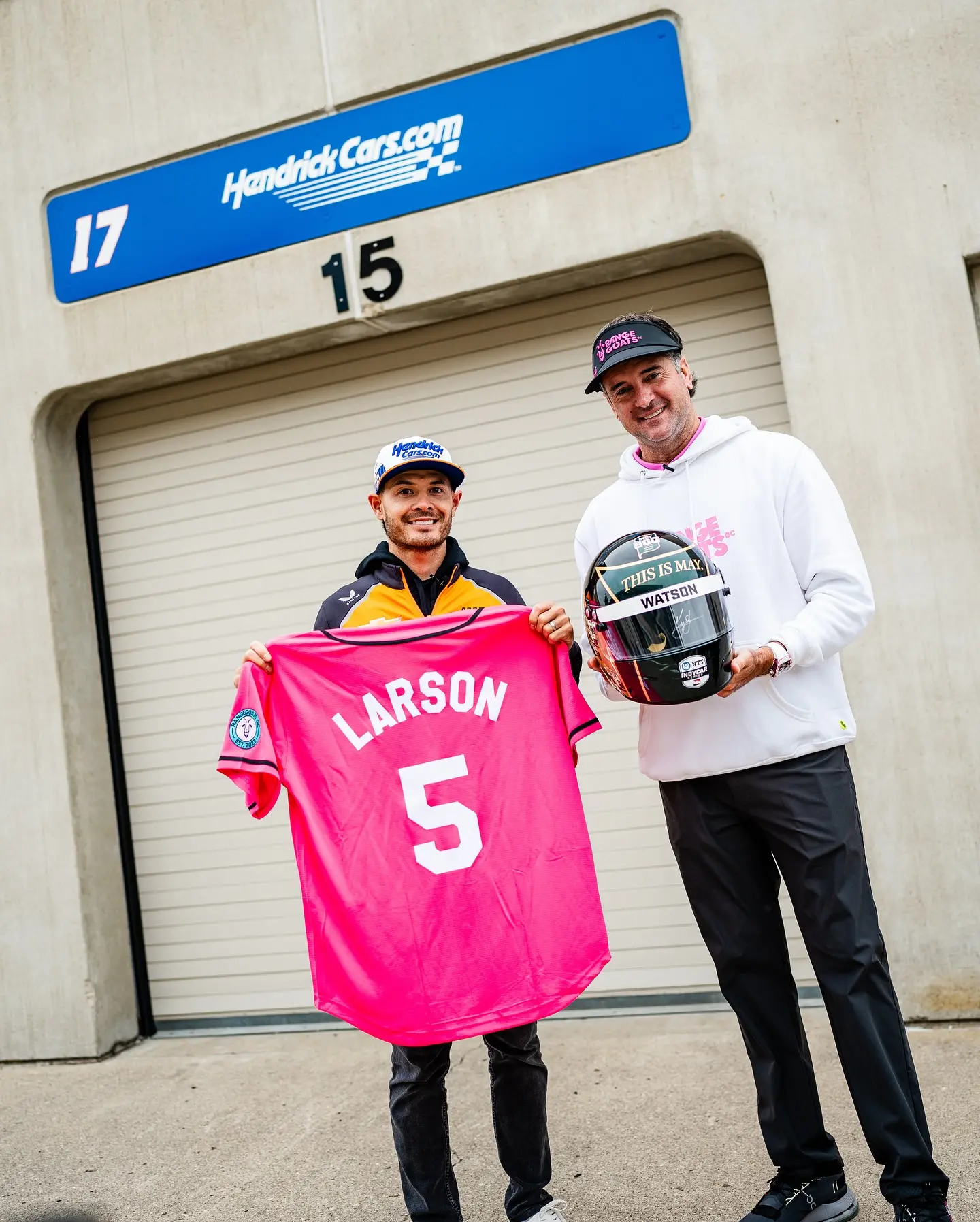 Kyle Larson Swaps Jersey With Bubba Watson Unexpected meeting unites NASCAR champion and PGA superstar in a cross-sport gear exchange