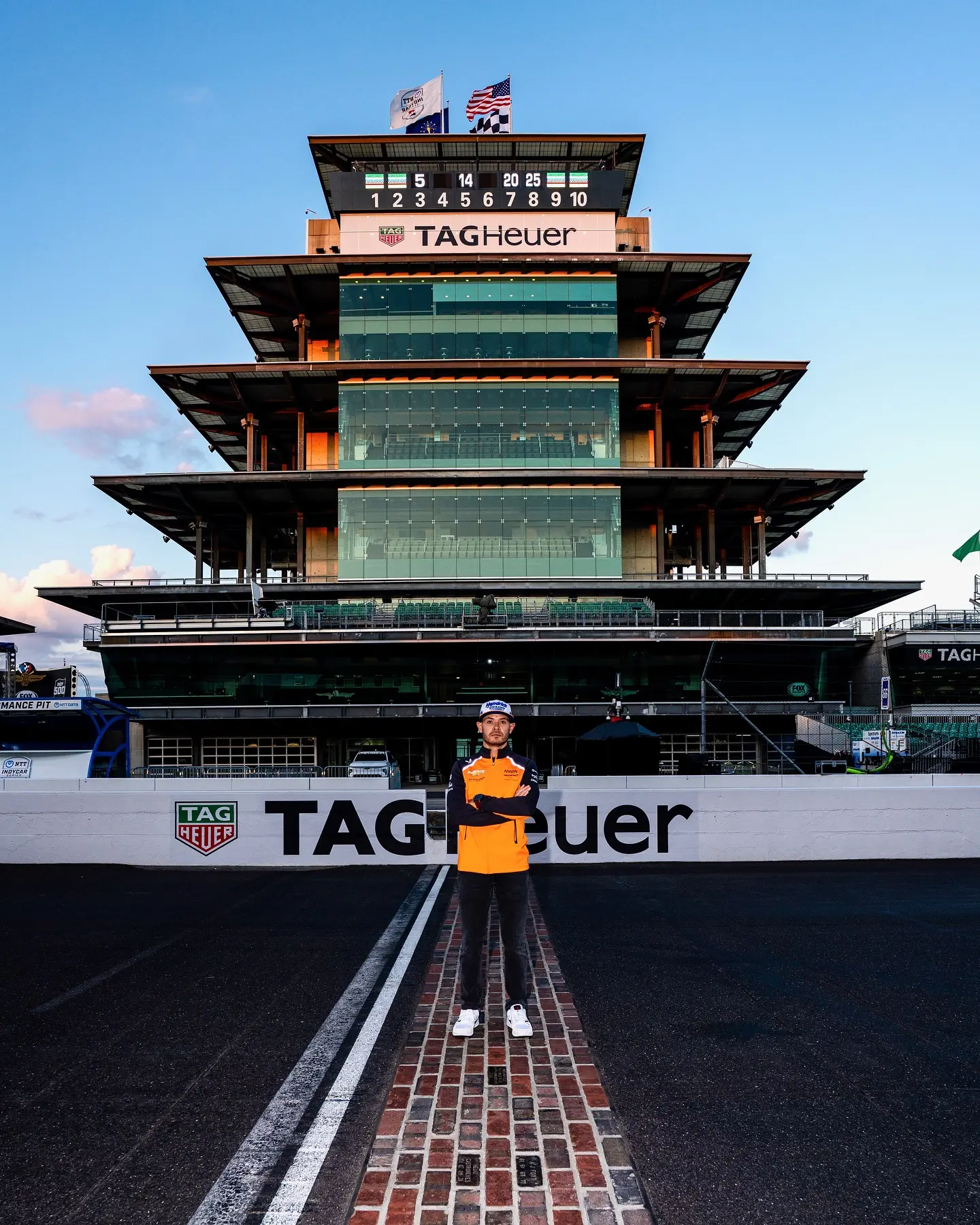 Golden hues light up the Brickyard as Kyle Larson showcases his motorsport elegance now!!