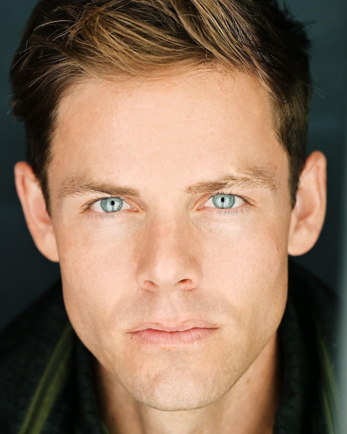 Lachlan Buchanan Illuminates His Instagram Feed Australian actor Lachlan Buchanan shares a vibrant moment of inspiration on Instagram. !!!