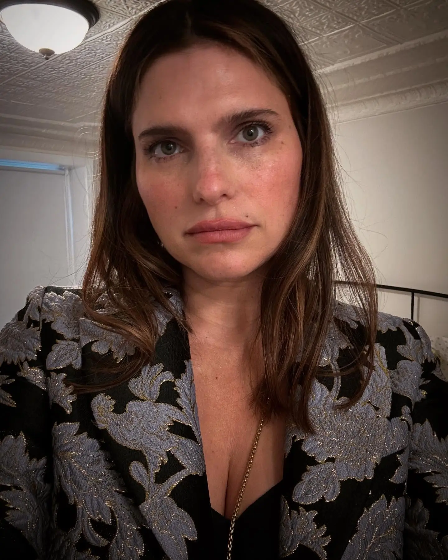 Celebrity flair meets modern edge as Lake Bell rocks a sleek, stylish jacket by @ladoublej