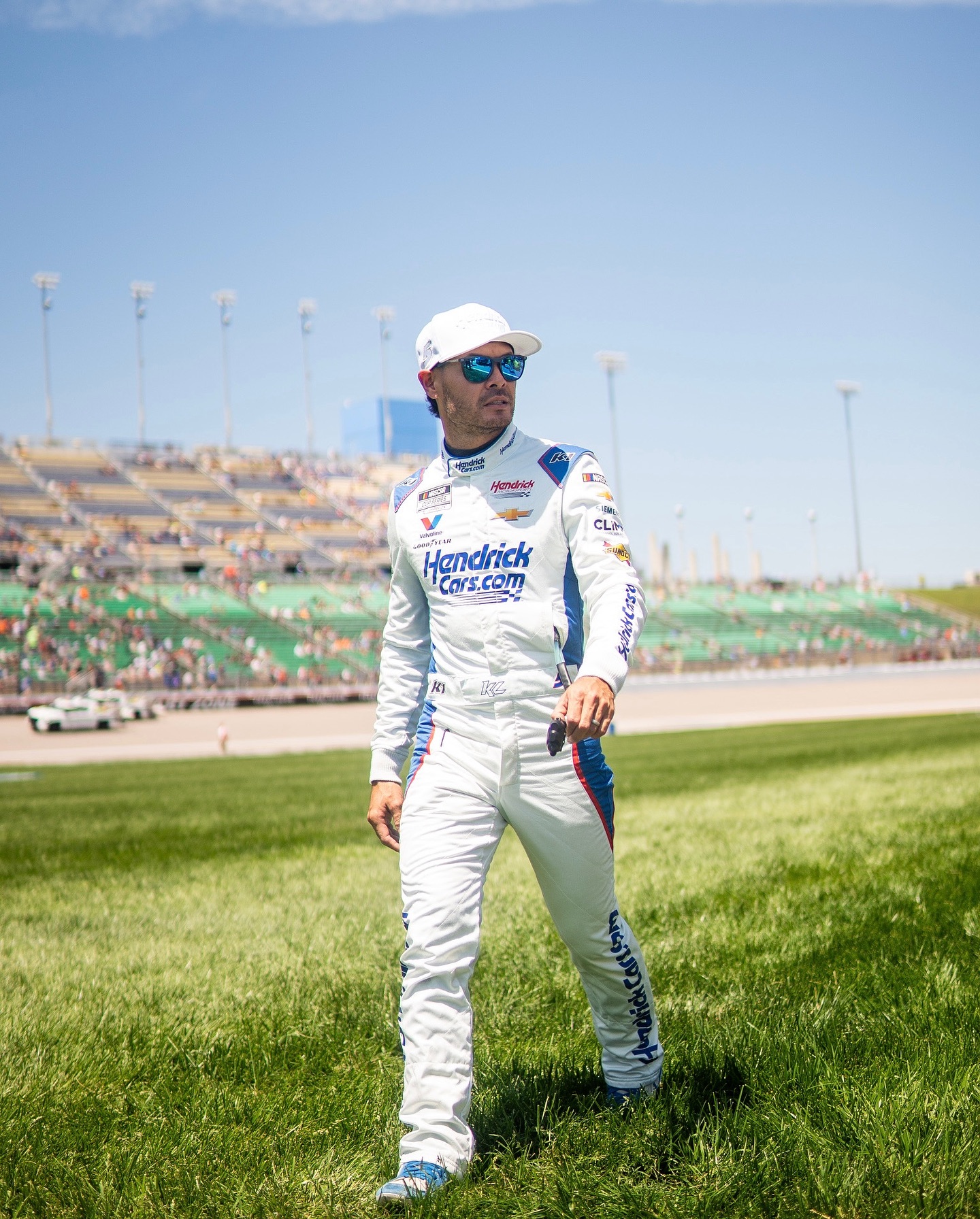 Larson Clinches Third Win, Tops Standings Track brilliance as Kyle Larson secures his 3rd win, propelling him to NASCAR’s top spot!!