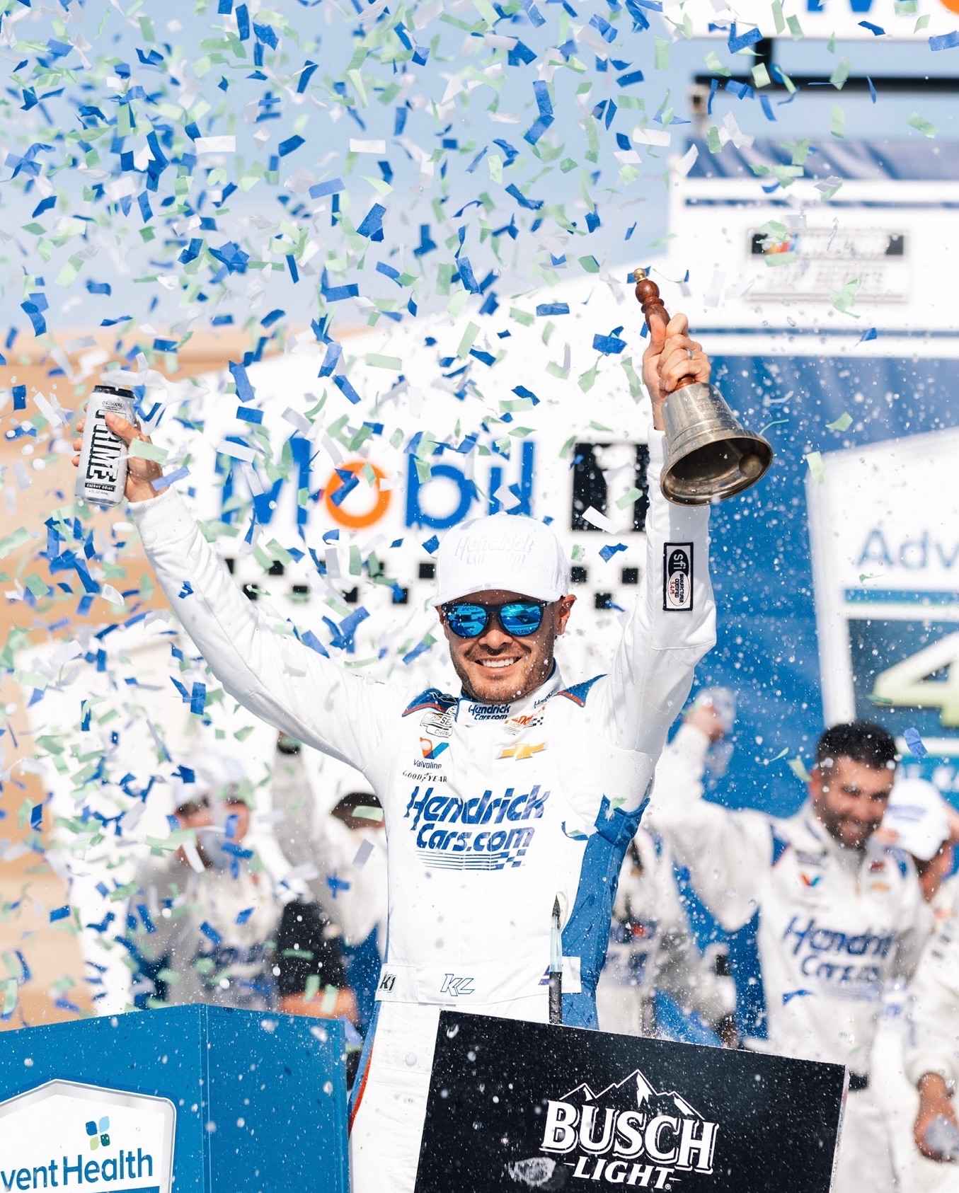 Larson Clinches Third Win, Tops Standings