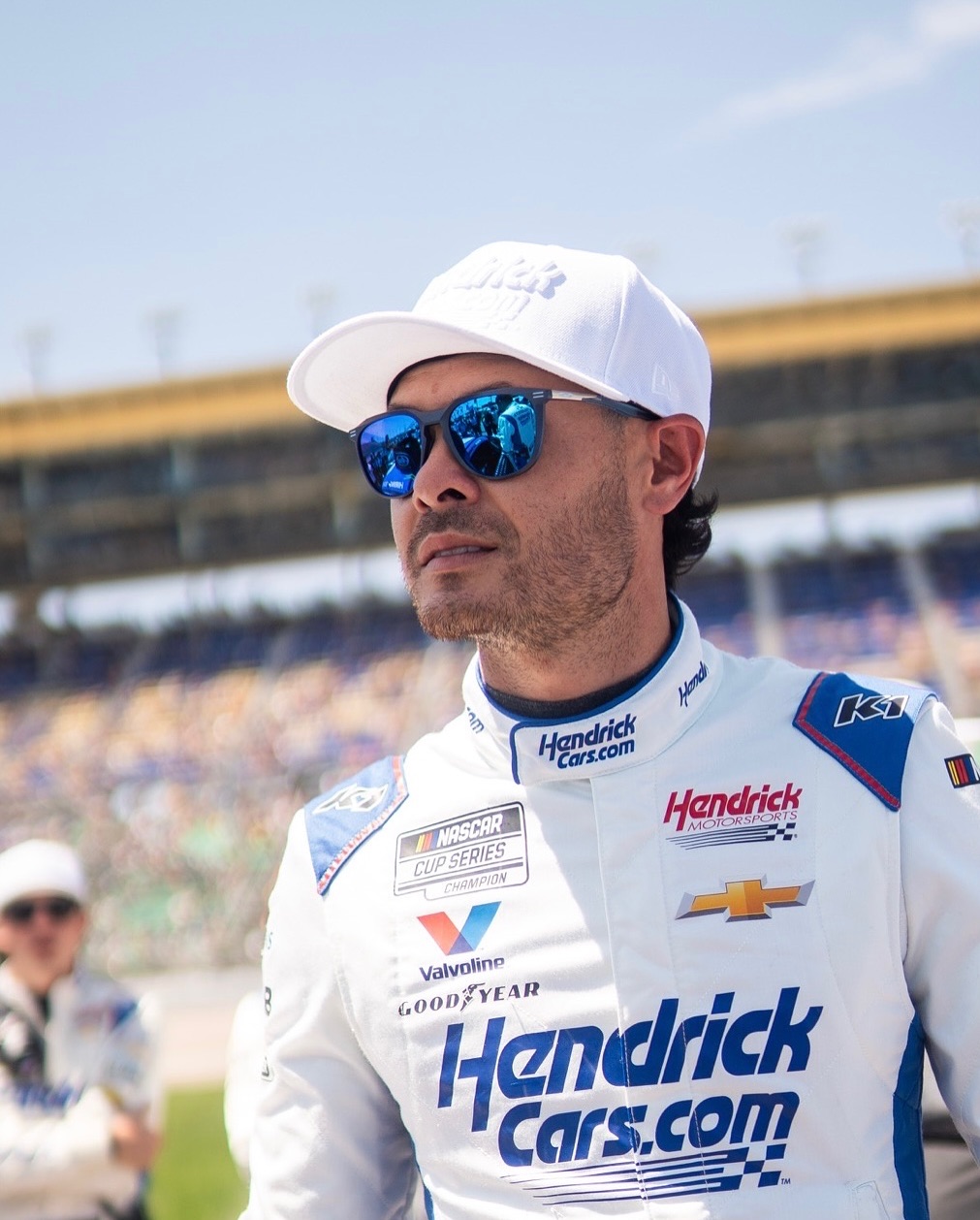 Larson Clinches Third Win, Tops Standings