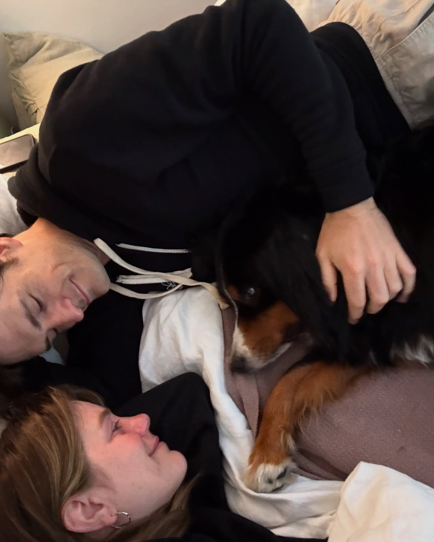 Laura Dreyfuss Bids Farewell To Her Beloved Banjo