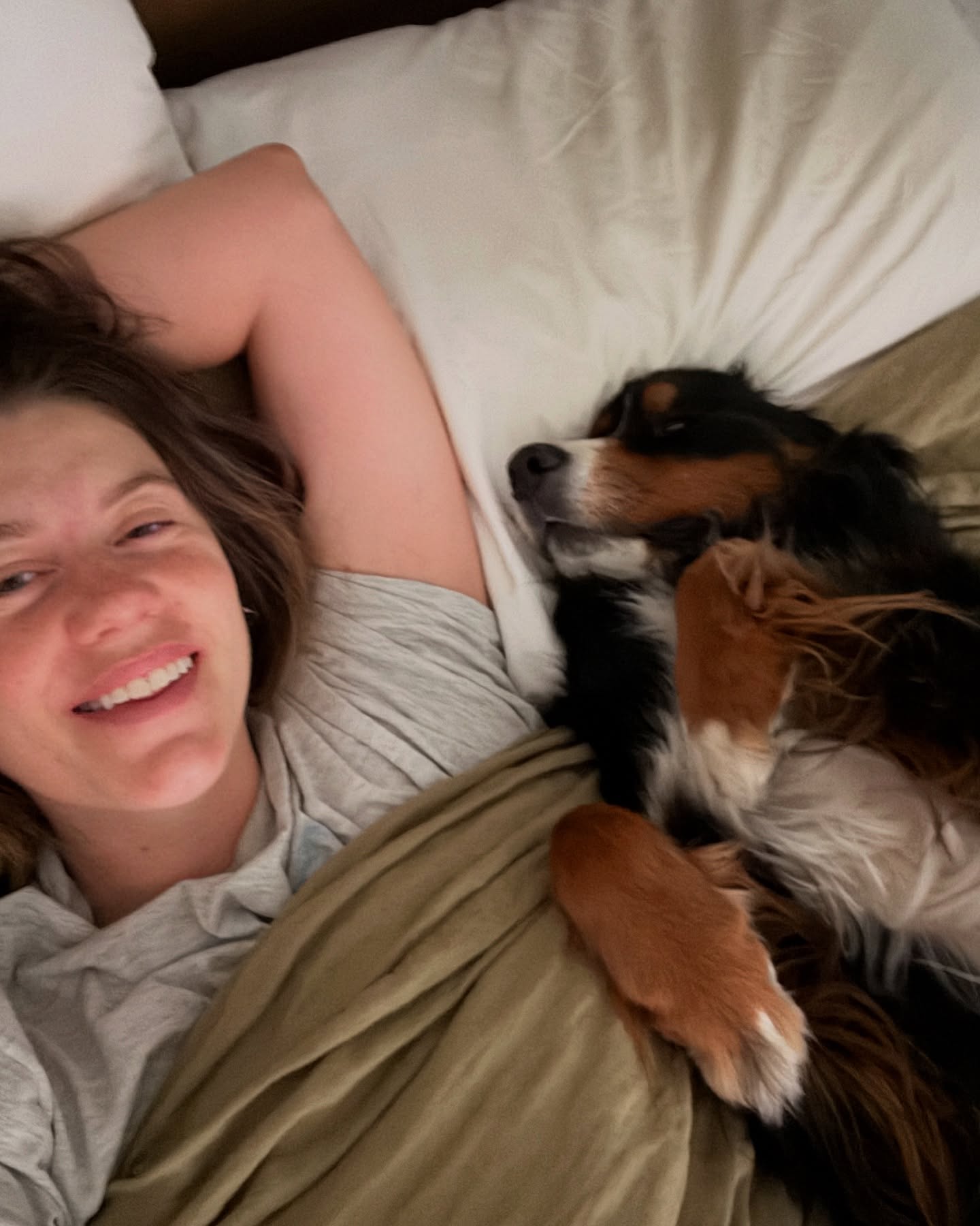 Laura Dreyfuss Bids Farewell To Her Beloved Banjo