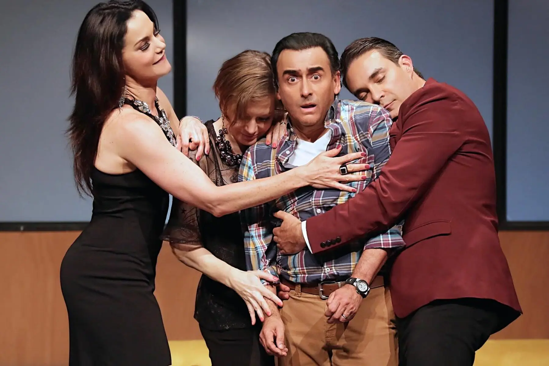 Laura Ferretti Reunites with ‘Dos Más Dos’ Cast Actress reflects fondly on a 700-show stage comedy, recalling bond with fellow performers!