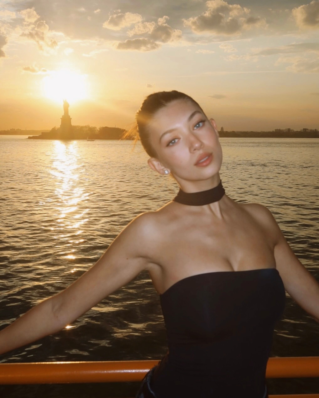 Laura Margesin Captures Golden Hour at Statue of Liberty