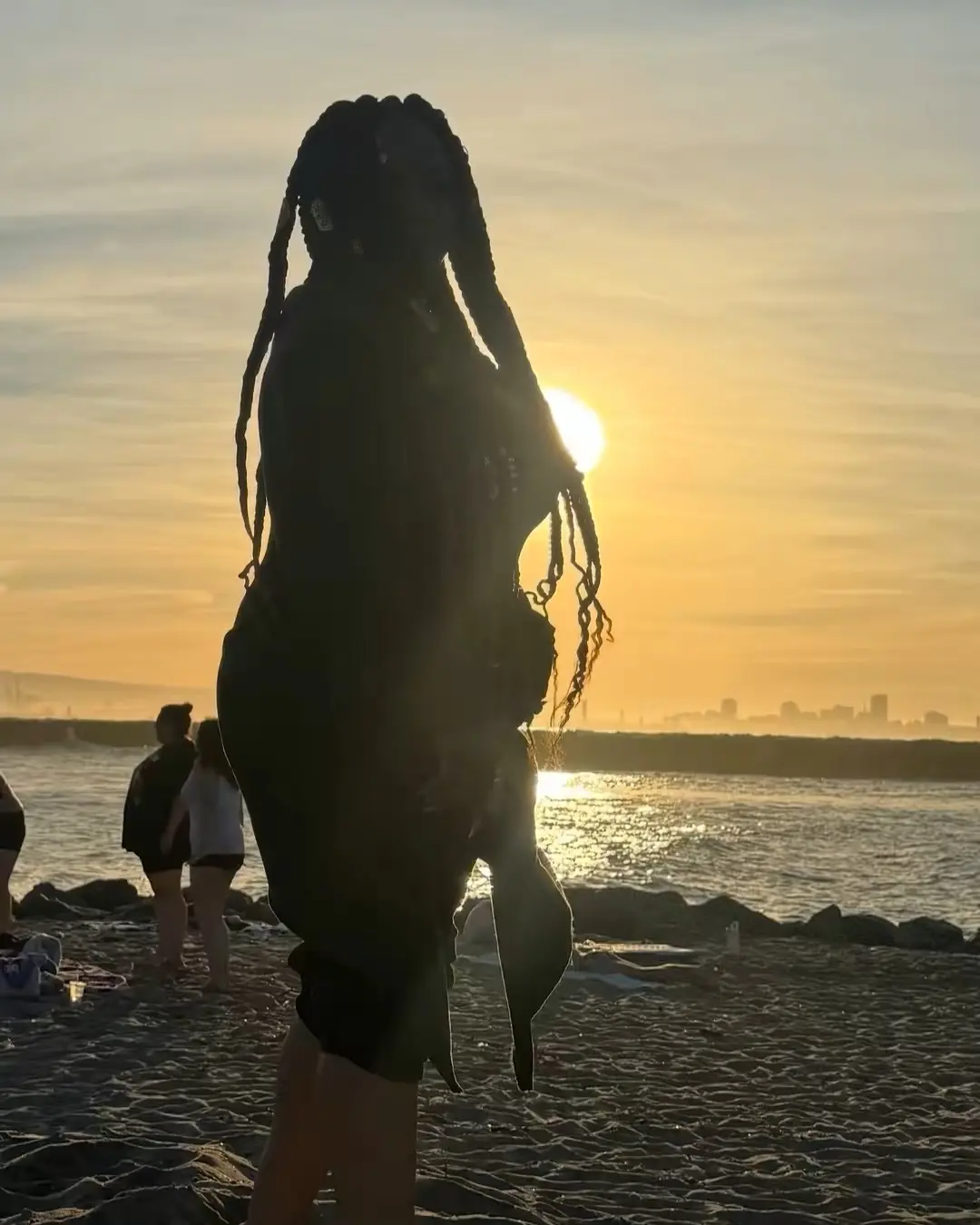 Leela James Embraces Sunday Sunset Reflections