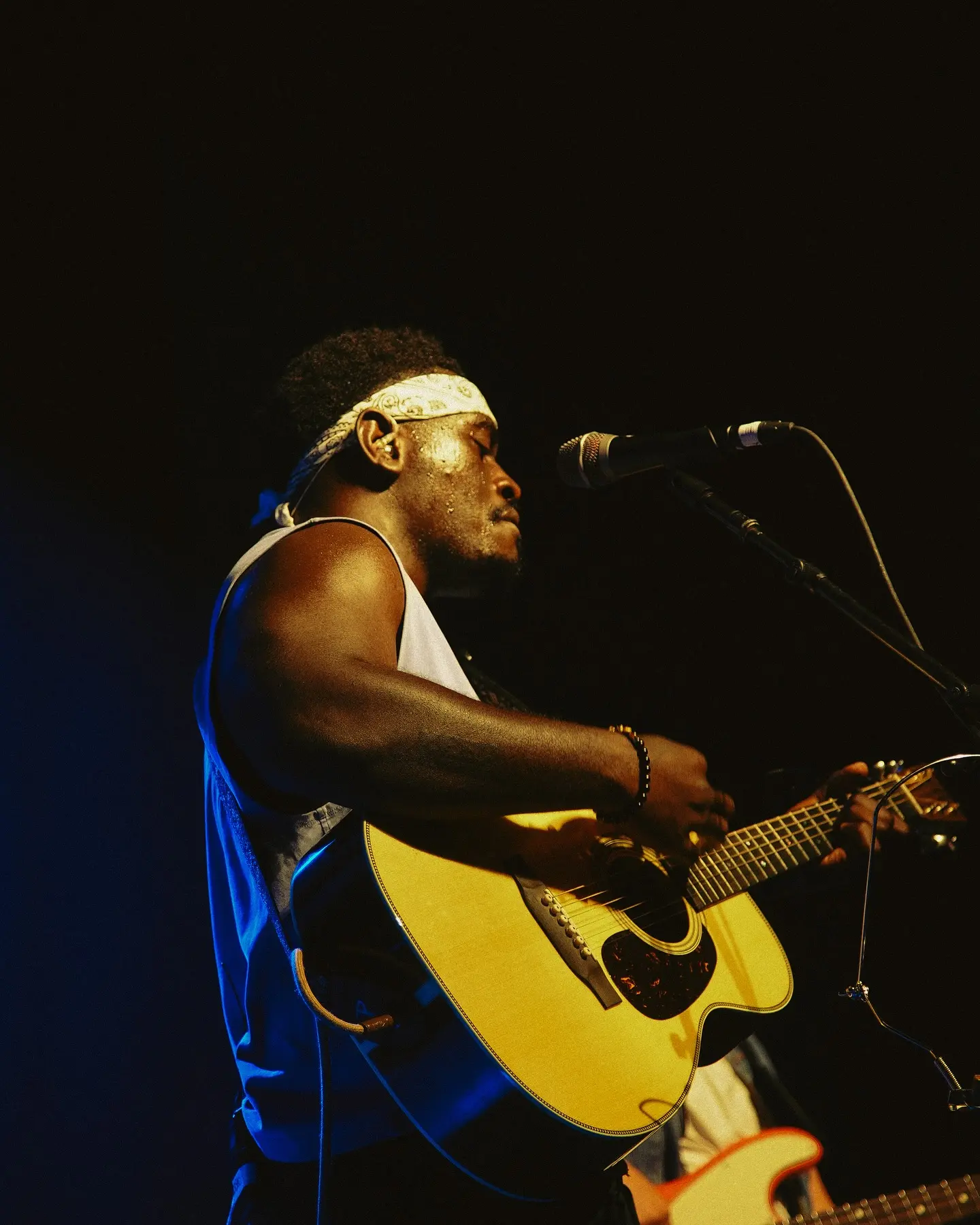Leon Bridges Lights Up Tulsa On First Night Leon Bridges electrified Tulsa, thrilling fans with debut opening performance!& pure charm