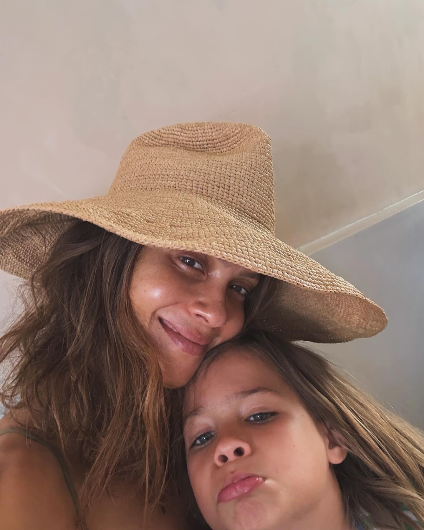A dazzling display of style and grace as South African star illuminates Instagram today!!