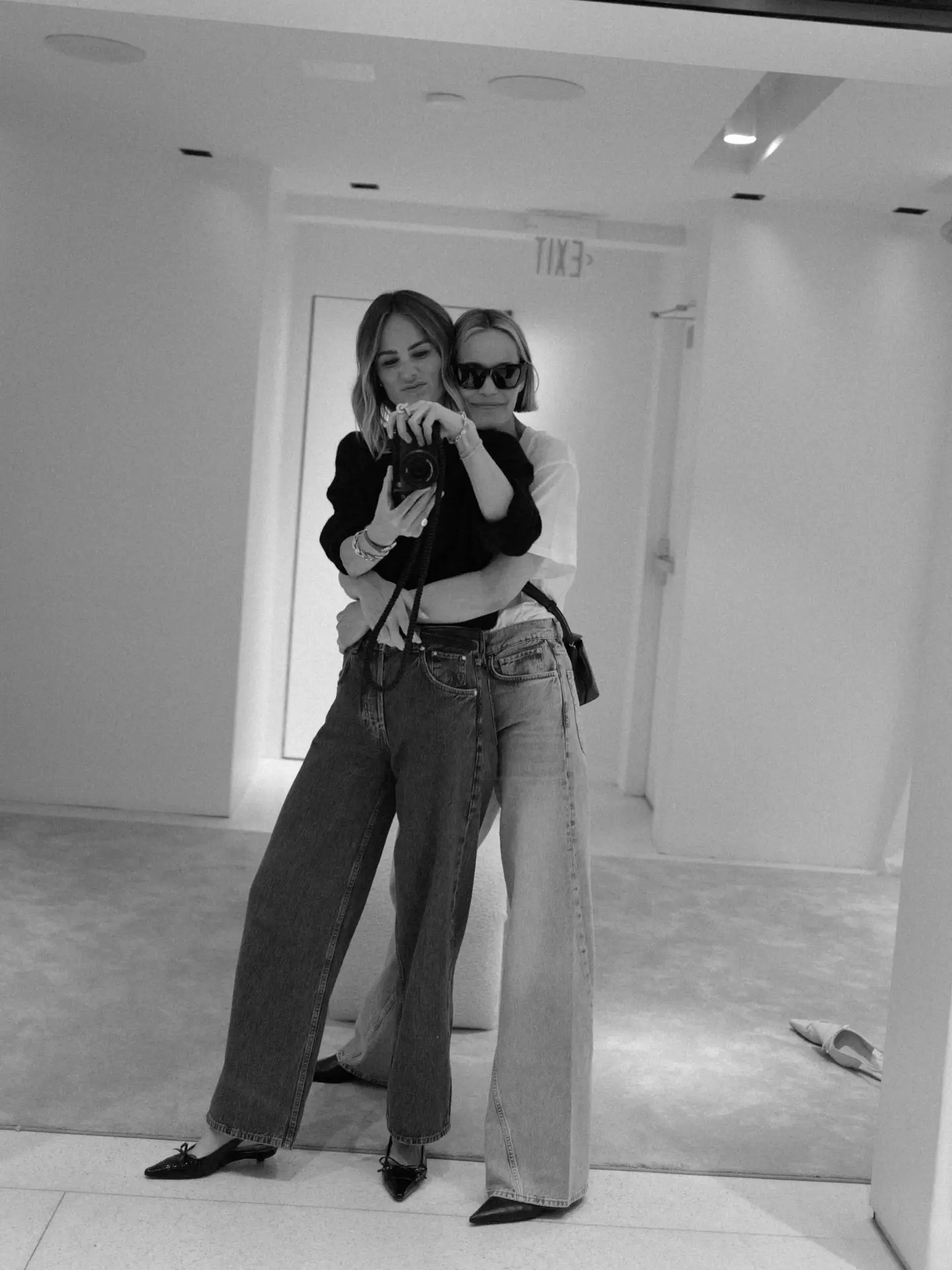 Leslie Bibb Celebrates Friendship With Anine Bing In a heartfelt Instagram post, Leslie Bibb showcases true style and genuine camaraderie!!