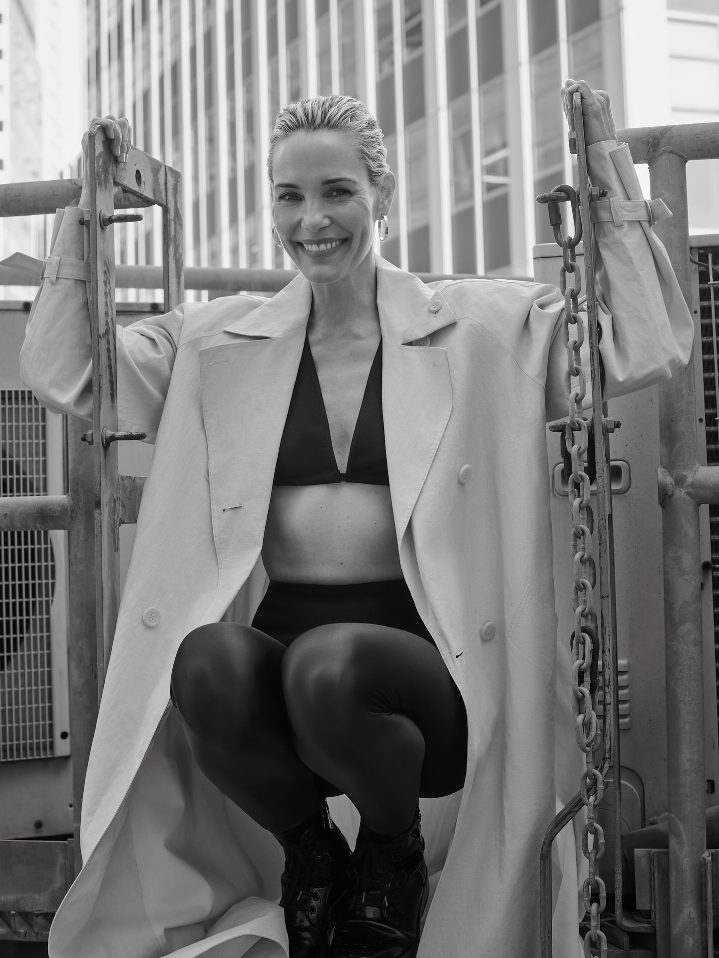 Leslie Bibb stuns in a bold editorial shoot with chic looks and dynamic makeup that wows.