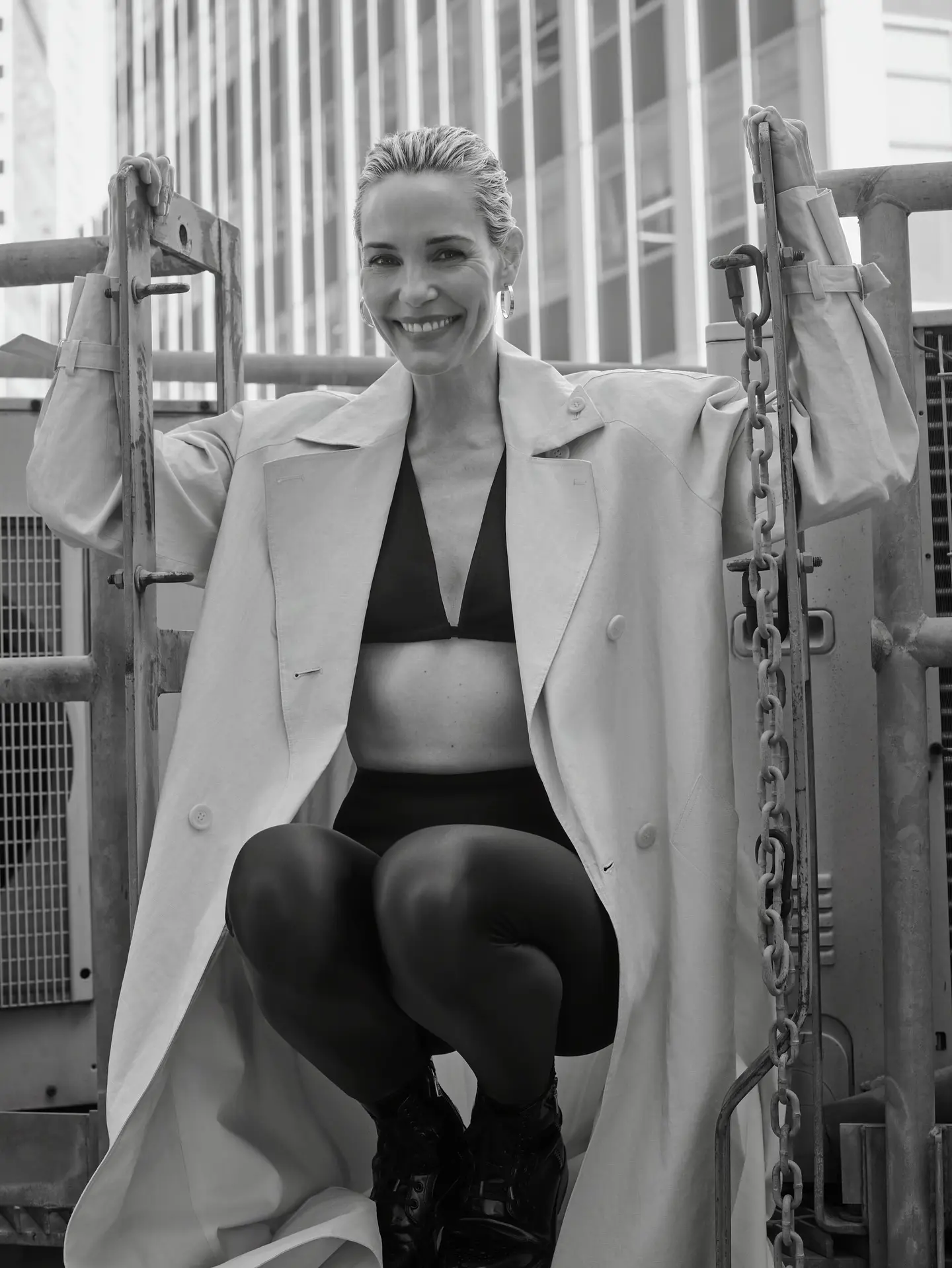 Leslie Bibb stuns in a bold editorial shoot with chic looks and dynamic makeup that wows.
