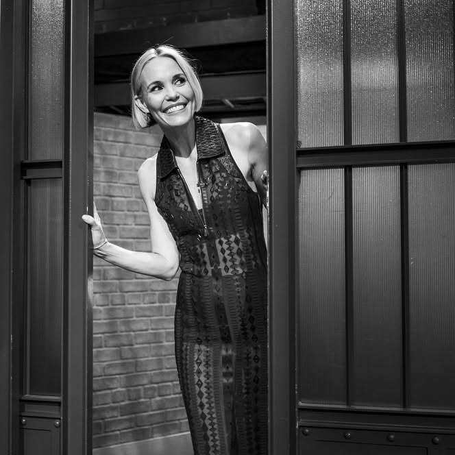 Leslie Bibb Enjoys Rainy NYC Chat With Seth Meyers