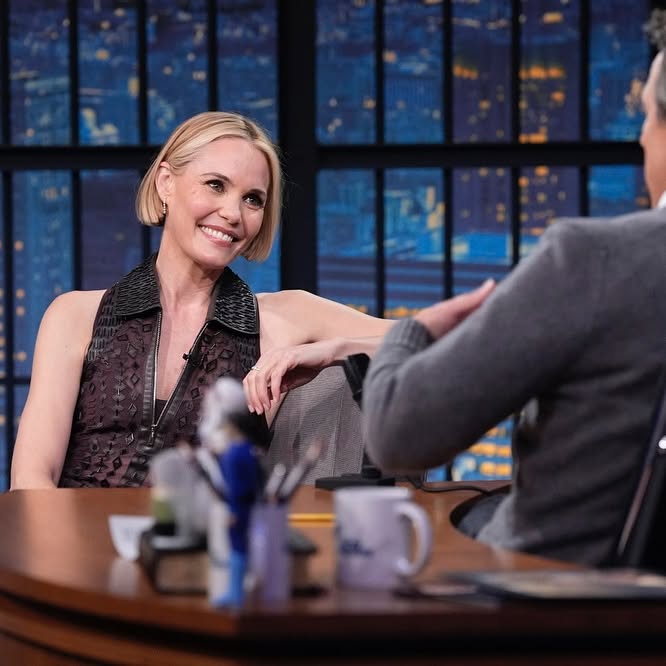 Leslie Bibb Enjoys Rainy NYC Chat With Seth Meyers
