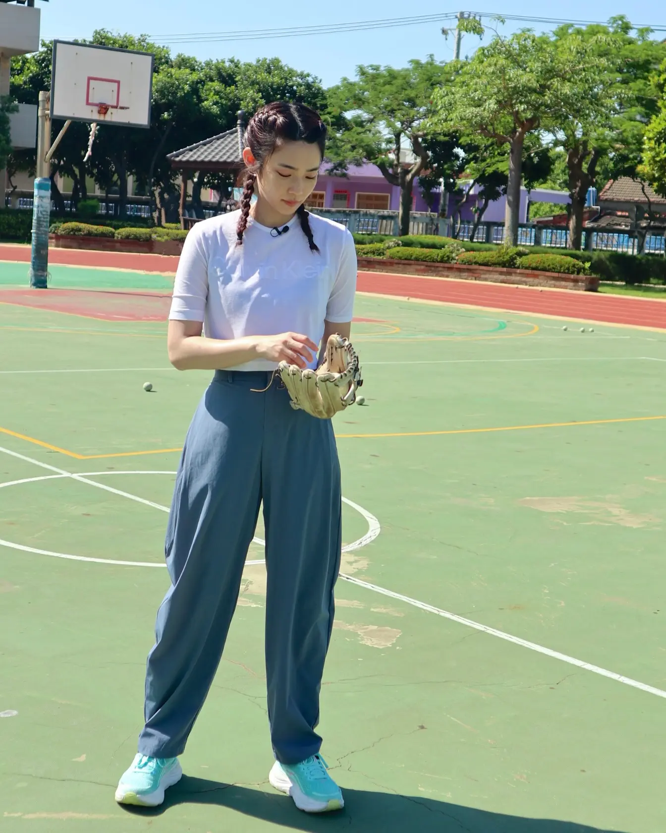 Lin Szuyu Joins Changhua Kids for Lively Baseball Session Lin Szuyu joins Changhua’s Lianxi Elementary students for lively baseball session and joy.