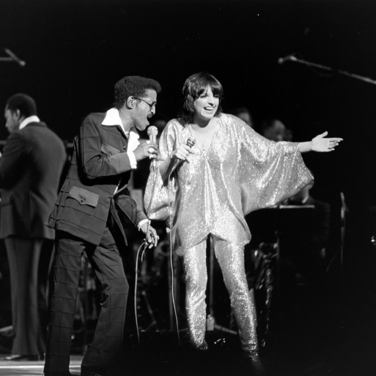 Liza Minnelli Calls Fans for Memoir Photos