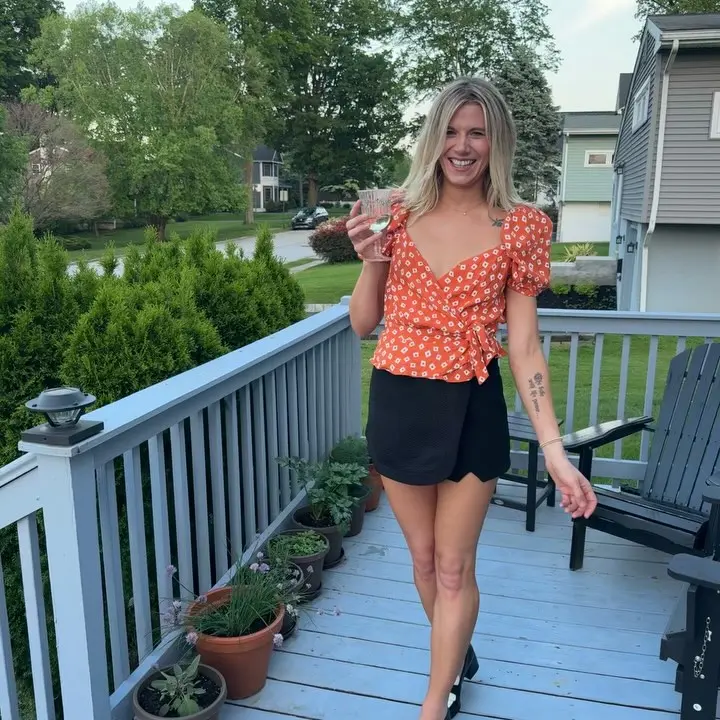 Locked Out Laughs: Hannah Pilkes' Car Key Fiasco