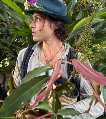 Off to LA premiere: Logan Huffman unites film craft with quirky banana farming chatter!!!!